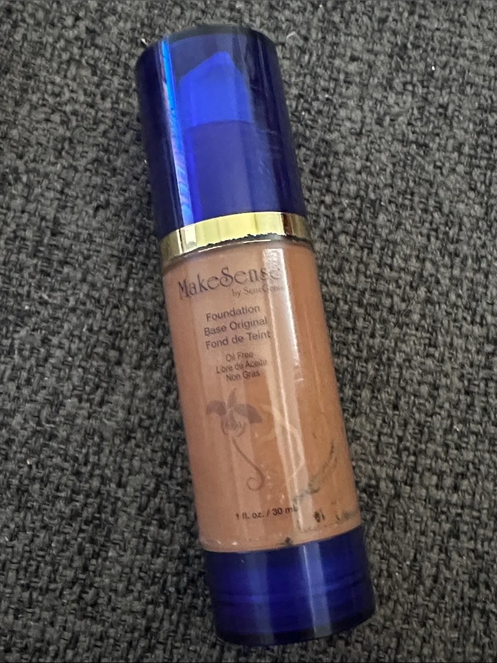 NWT Golden Tan Foundation MakeSense